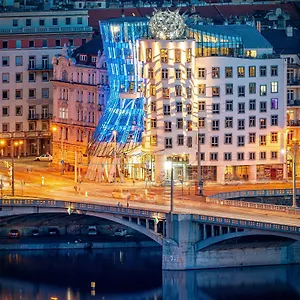 Dancing House - Tancici Dum 4*, Praag Tsjechië