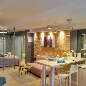 Apartment Eleven 